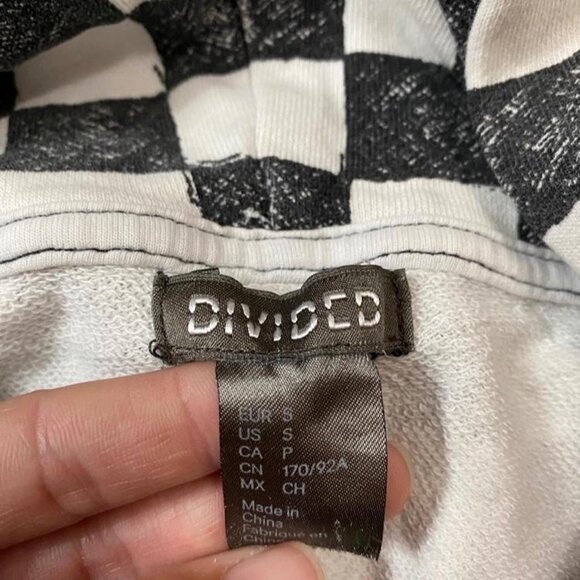 Oversized Checkered Cut Out Bolero Crop Top Hoodie - Picture 5 of 6